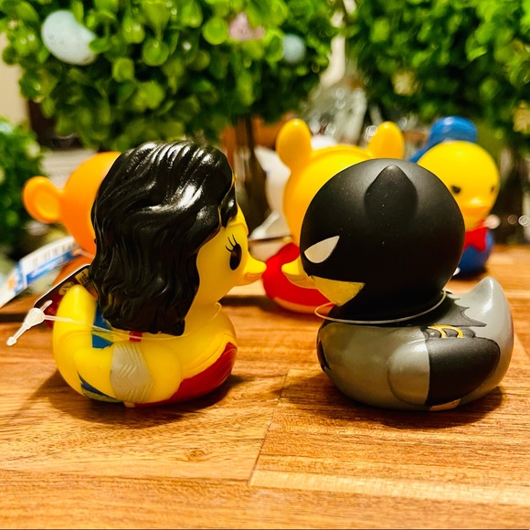 NEW Disney Official Duckz Wonder Woman Duck Collectible - Picture 7 of 9